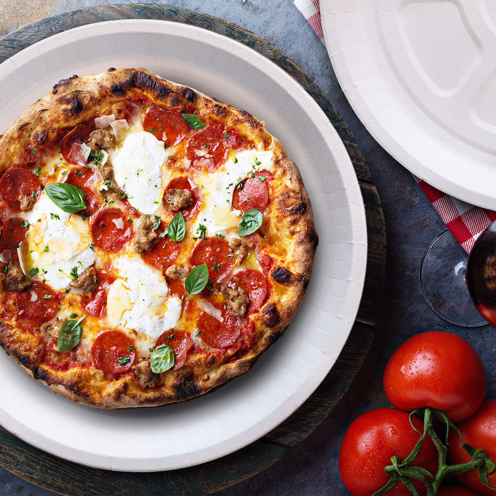 Pizza in fiber-based packaging